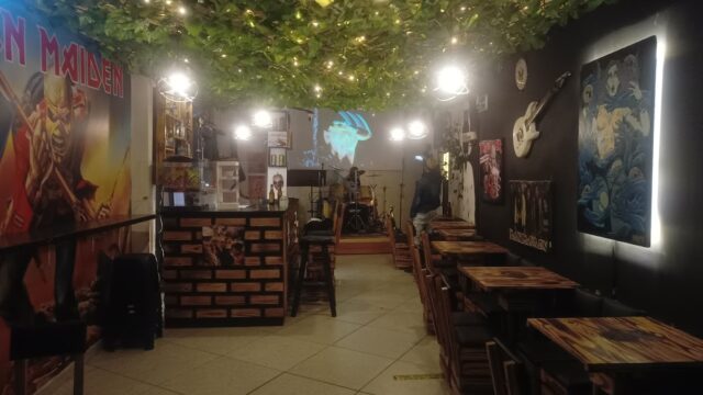 GUITAR WALK CLASIC BAR ROCK CAF
