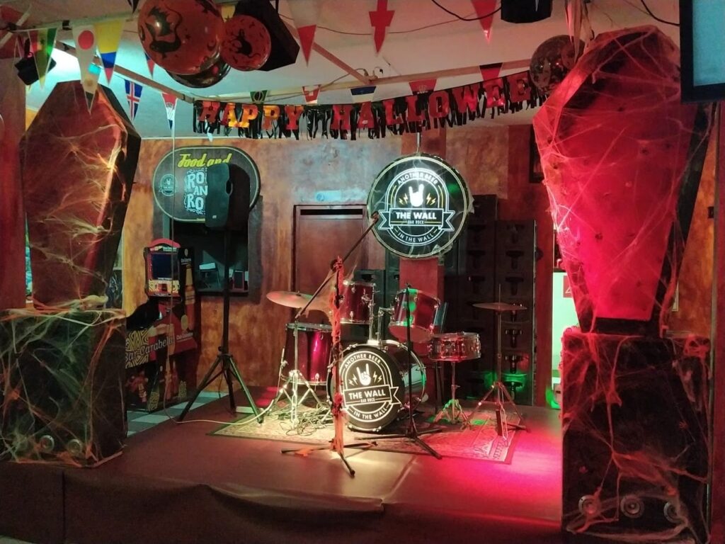 The Wall Bar Rock